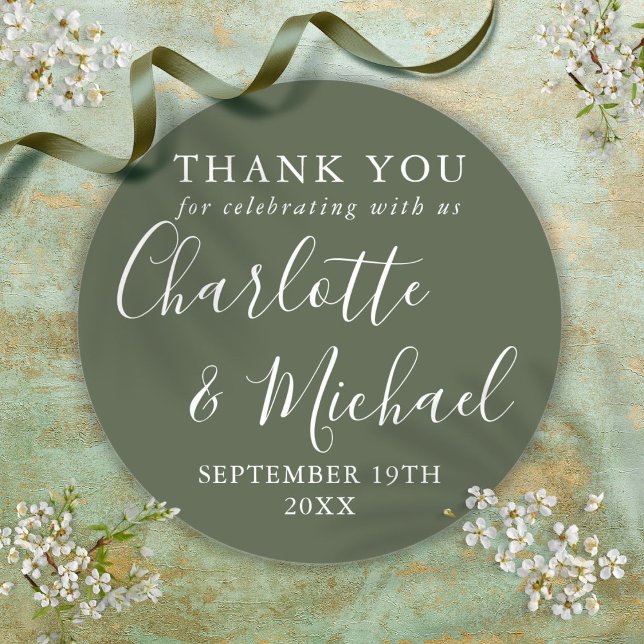 Adesivo Elegante Script de Agradecimento em Verde Oliva (Elegant Olive Green Signature Script Thank You Classic Round Sticker)