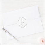 Adesivo Ellesmere Casamento de Monograma Minimalista Moder<br><div class="desc">O adesivo de selagem de envelope Ellesmere apresenta uma design moderna minimalista sobre um fundo branco para uma aparência simples e limpa. Todo o texto é totalmente editável. Para personalização mais avançada deste design,  basta selecionar o botão "Personalizar" acima.</div>