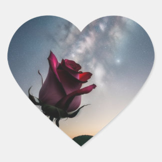 Adesivo em Forma de Coração com Rosa e Estrelas