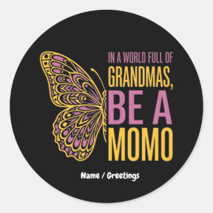 Adesivo Em um Mundo Cheio de Avós, Seja uma Borboleta Momo