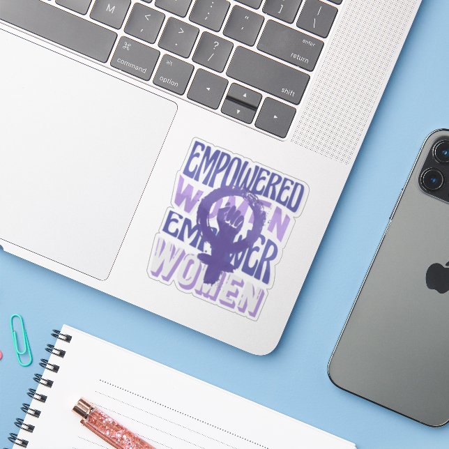 Adesivo Empoderar Mulheres, Símbolo de Mulheres Dia Intern (Notebook com iPhone)