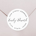 Adesivo Endereço Circular de Casamento de Nomes de Casais<br><div class="desc">Etiquetas de endereços circulares de retorno personalizadas com casal/noiva personalizado e nomes de noivo na caligrafia manual moderna. Excelente para decorar envelopes de casamento,  presentes,  favores,  novos anúncios de casa,  e muito mais!</div>