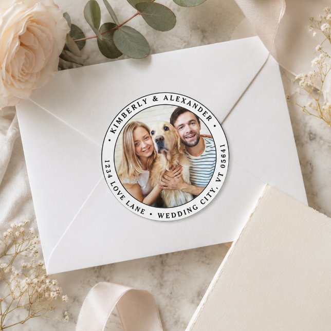 Adesivo  Endereço de Devolução de Casamento Moderno com Fo (Custom Photo Modern Wedding Return Address Classic Round Sticker)