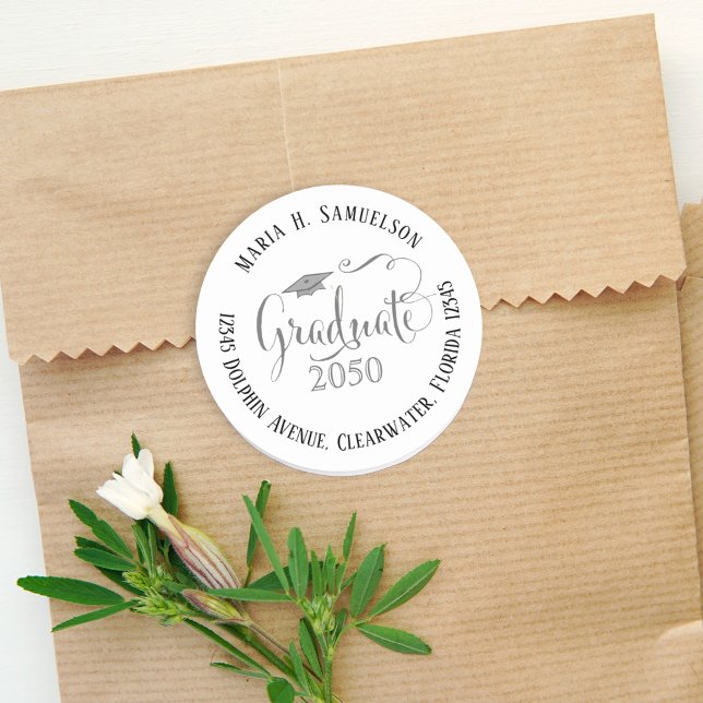 Adesivo Endereço de Devolução de Script de Caligrafia de G (Classic round graduation return address design with elegant calligraphy style. 🎓✨)