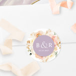 Adesivo Envelope Peach Blush e Lavanda Wedding / Favor<br><div class="desc">Um monograma elegante selante de envelope de casamento ou adesivo de favor com detalhes florais de cor d'água lindíssimos em uma bela mistura de pêssego, laranja, rosa-pincel, creme e matizes de champanhe. Centrar em lavanda roxo com iniciais e segunda linha de texto em branco. Duas opções de tamanho e várias...</div>
