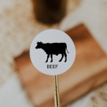 Adesivo Escolha da Refeição de Casamento de Carne<br><div class="desc">Esses adesivos de escolha de refeição de boi são perfeitos para um casamento rústico. O design apresenta um ícone de vaca com o nome do prato abaixo indicado (facultativo). Coloque-os na frente ou atrás dos seus convidados e coloque cartões para que eles recebam a refeição correta na sua recepção.</div>