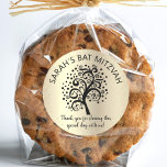 Adesivo Escrita em Árvore da Vida Preta do Bat Mitzvah<br><div class="desc">Tenha orgulho, alegria e mostre este marco do seu Bat Mitzvah favorito! Use este adesivo divertido, sofisticado e personalizado para adicionar a seu dia especial. Uma árvore preta gráfica com Star of David e pontos "folhas" e roteiro de caligrafia preta, sobrepõe um sofisticado ponto brilhante de ouro e fundo ombre...</div>