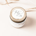 Adesivo Escrito Mínimo Impressionante Obrigado Favor De Ca<br><div class="desc">Este obrigado de guião mínimo e caprichoso que o teu casamento a favor de um adesivo redondo clássico é perfeito para o teu clássico casamento simples de preto e branco e mínimo moderno. A design apresenta uma caligrafia elegante, delicada e romântica escrita à mão com tipografia formal do chique. O...</div>