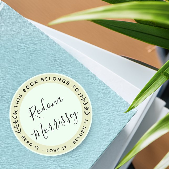 Adesivo Este Livro Pertence Personalizado (This Book Belongs To Personalized Classic Round Sticker)