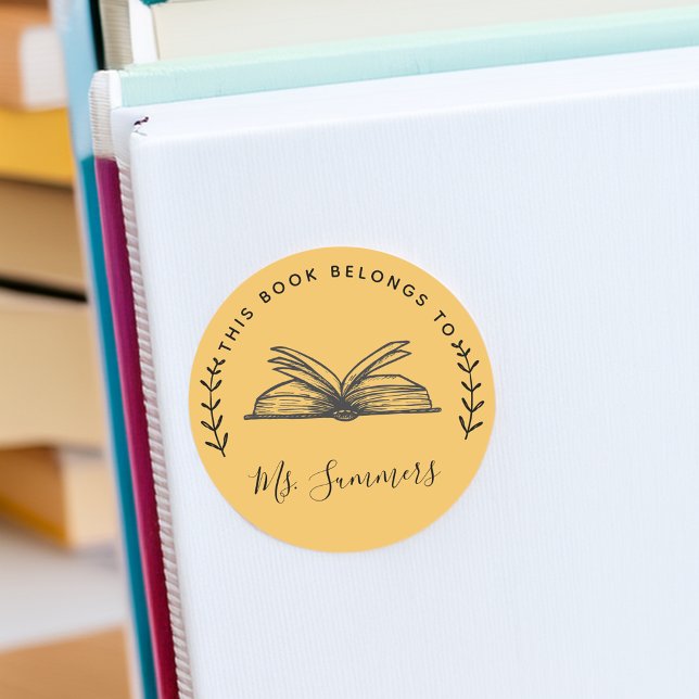 Adesivo Este Livro Pertence Personalizado (This Book Belongs To Personalized Classic Round Sticker)