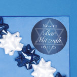 Adesivo Estrela Azul Moderna do Bar Formal Partido Mitzvah<br><div class="desc">Belas e profundas sombras de azul escuro criam uma textura como água neste adesivo formal do Bar Mitzvah. Escrita elegante e minimalista num impressão com o nome do seu filho na sutil Estrela de David para celebrar o seu filho judeu a chegar à idade.</div>