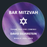 Adesivo Estrela Azul Roxa Moderna David Bar Mitzvah Hebrai<br><div class="desc">Belo Bar judeu religioso Mitzvah. Design de aquarela moderna, mas elegante, em azul marinho, cor púrpura. White Star de David em letras modernas de guião. "É chamado para o TORAH como um Bar Mitzvah". Prefeito para um filho de 13 anos, rapaz. Fácil de editar - basta adicionar suas informações /...</div>