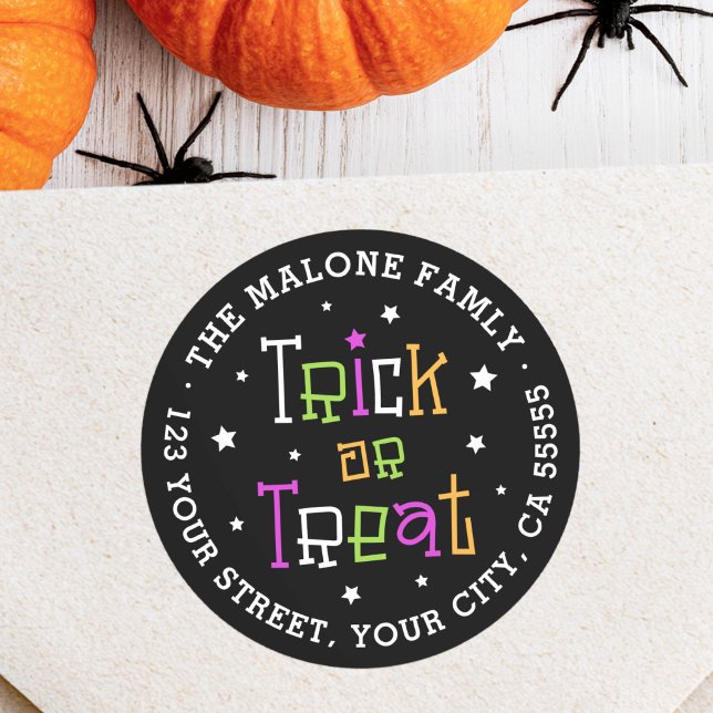 Adesivo estrelas de doces ou travessuras endereço de devol (Trick or treat stars Halloween return address Classic Round Sticker)