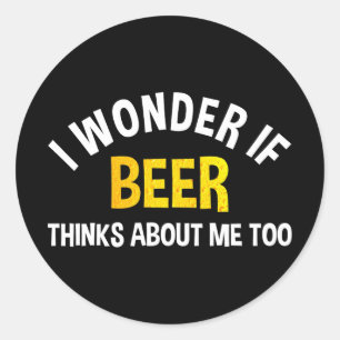 Adesivo Eu Me Pergunto Se A Cerveja Também Pensa Em Mim.