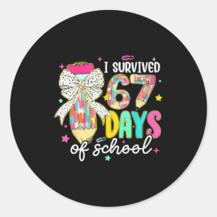 Adesivo Eu Sobrevivi 67 Sessenta e Sete Dias Escola Meme 1