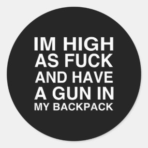 Adesivo Eu Sou Alto E Tenho Uma Arma Na Minha Mochila