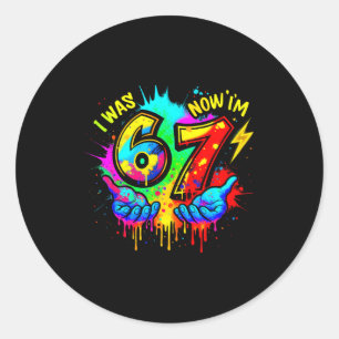 Adesivo Eu tinha 6 anos agora tenho 7 Seis Sete Meme Pintu
