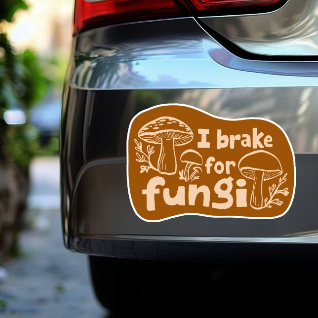 ADESIVO EU TRAGO PARA A FELICIDADE FUNGI, A FREQUÊNCIA DE  (I BRAKE FOR FUNGI Fun Mushroom Foraging Sticker
)