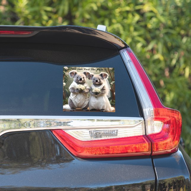 Adesivo "Evergreen Vows: um casamento Koala em branco" (Lado do carro)