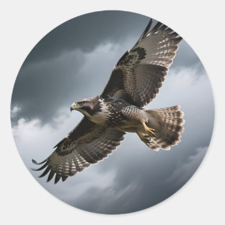 Adesivo Falcão Majestoso Voando em Nuvens de Tempestade