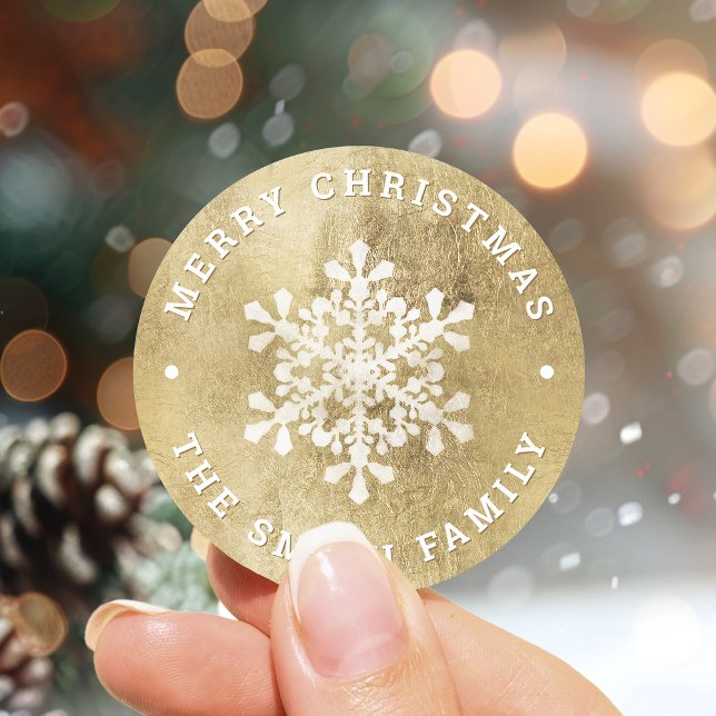 Adesivo Falso ouro com fenda de neve artística (Artistic snowflake faux gold Christmas Classic Round Sticker)