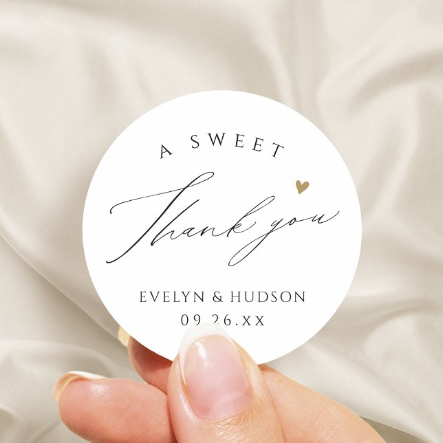 Adesivo Favor de agradecimento de formatura com script sim (Simple Elegant Script Graduation Favors Thank You Classic Round Sticker)