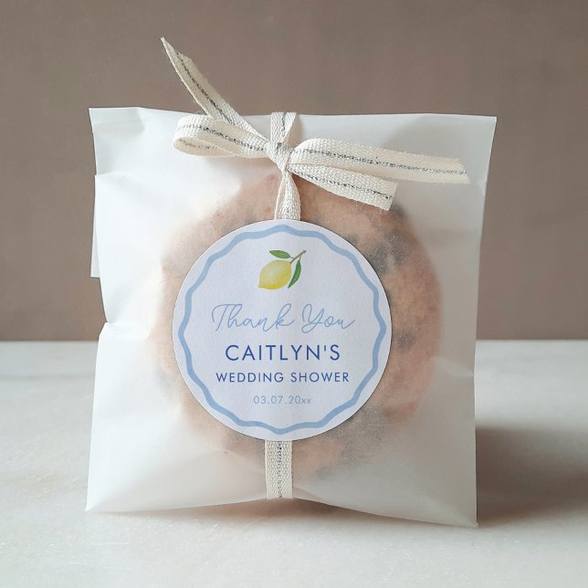 Adesivo Favor de Chuva de Noiva de Limão Cítrico com Linha (Boho pale blue wavy border with watercolor lemon circular favor thank you sticker)