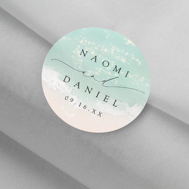 Adesivo Favoritos de Casamento de Praia do Sand Hearts do  (Modern Script Sand Hearts Beach Wedding Favors Classic Round Sticker)