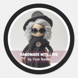 Adesivo Feita à mão com amor, a senhora crochet é negra