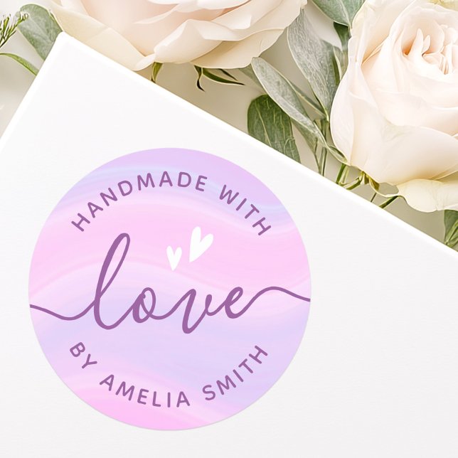 Adesivo Feita à mão com corações de amor adiciona nome rox (Handmade with love hearts add name pink purple classic round sticker)