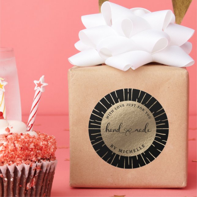 Adesivo Feita à mão com um gravador dourado (Festa)