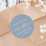 Adesivo Felicidade Eterna Pó Azul Casamento<br><div class="desc">Adicione um toque romântico final ao seu dia de casamento com estes adesivos de casamento Happily Ever After — uma maneira atemporal de personalizar seus save the dates, lembrancinhas, convites ou cartões de agradecimento. Com uma elegante fonte de caligrafia em um fundo azul poeirento com texto branco suave, estes adesivos...</div>