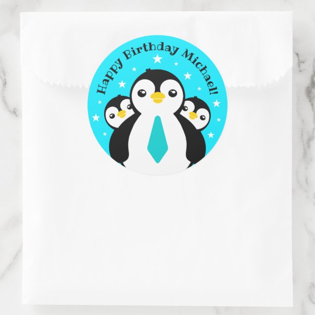 Adesivo Feliz Aniversário Bonito Pinguins Pescoços Azuis (Bolsa)