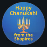 Adesivo Feliz Chanukah Personalizado! Candelabro<br><div class="desc">Feliz Chanukah Personalizado! Vinheta redonda clássica Menorah</div>