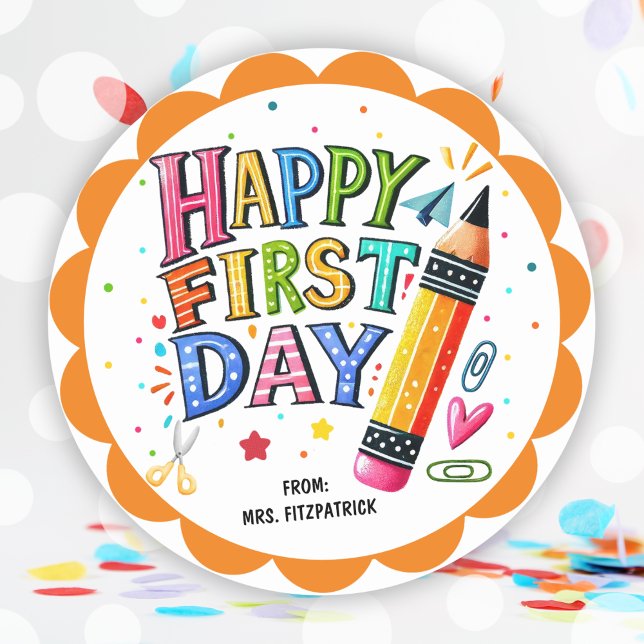 Adesivo Feliz Dia De Diversão Do Lápis Escolar (Fun Happy First Day Of School Pencil Classic Round Sticker)