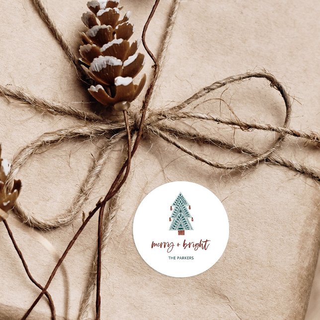 Adesivo Feliz e Brilho | Árvore de Natal Boho (A cute, simple and boho holiday sticker with a Christmas tree and trendy casual script)