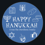 Adesivo Feliz favorito de presente de nome personalizado b<br><div class="desc">Feliz Hanukkah,  personalize o nome da família,  favoreça adesivos Feliz Hanukkah,  Feliz Chanukah,  Hanukkah Sameach!,  Chag Sameach!,  Chag Urim Sameach! Azul e branco</div>