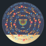 Adesivo Feliz Festa de Chanucá, bela decoração<br><div class="desc">Feliz Festa de Chanucá, Belo Decoro, Feriado Judeu, Clássico De Redondos. Antecedentes judaicos Holiday Hanukkah com símbolos tradicionais Chanukah - sonhos de madeira (rodando), rosquinhas, menorah de ouro, velas, estrela de David e padrão de papel de parede luminoso brilhante. Decoração de Eventos do Festival de Chanucá. Jerusalém, Israel. Artesanatos e...</div>