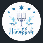 Adesivo Feliz Hanukkah Menorah Stars<br><div class="desc">Os adesivos Felizes do Chanucá são excelentes de usar em artigos de papelaria e presentes. Esses adesivos Felizes de Chanucá apresentam uma menorah de 7 ramos,  Chanukkiah,  com estrelas azuis,  ramos de oliveira e outros elementos em azul claro e escuro.</div>