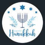 Adesivo Feliz Hanukkah Menorah Stars<br><div class="desc">Os adesivos Felizes do Chanucá são excelentes de usar em artigos de papelaria e presentes. Esses adesivos Felizes de Chanucá apresentam uma menorah de 7 ramos,  Chanukkiah,  com estrelas azuis,  ramos de oliveira e outros elementos em azul claro e escuro.</div>
