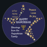 Adesivo FELIZ HANUKKAH Personalizada<br><div class="desc">Na moda azul e dourado personalizados adesivos HANUKKAH para desejar a sua família e amigos um Hanukkah feliz. A design mostra texto que diz HAPPY HANUKKAH em tipografia branca no centro, com PEACE, LOVE & JOY em tipografia dourada em um canto, e também escrito em HEBREW no outro canto. Isto...</div>