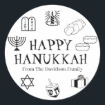 Adesivo Feliz Hanukkah, preta e branco, pelo presente<br><div class="desc">Feliz Hanukkah,  personalize o nome da família,  favoreça adesivos Feliz Hanukkah,  Feliz Chanukah,  Hanukkah Sameach!,  Chag Sameach!,  Chag Urim Sameach! Preto e Branco</div>