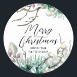 Adesivo Feliz Natal Festivo Feriado de inverno Nome Floral<br><div class="desc">Feliz Natal Festas Festivas de inverno Etiquetas de nome e rótulos personalizados florais apresentam um texto na moda e elegante "Feliz Natal" em modernas letras negras de caligrafia tipografia com escrita caligráfica rodeada de um quadro de sotaques florais de inverno. Personalizado editando o texto nas caixas de texto fornecidas. Perfeito...</div>