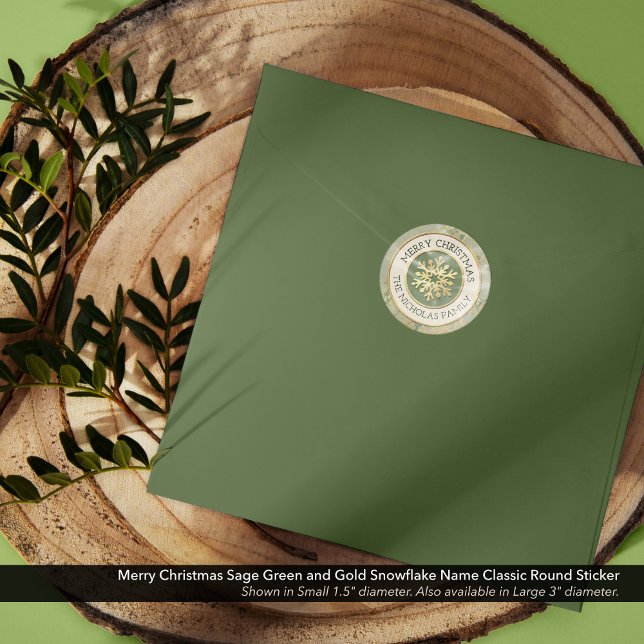 Adesivo Feliz Natal Verde Salvia e Floco de Neve Dourado N (Merry Christmas, Sage Green and Gold Snowflake Round Envelope Seal Personalized with Your Name)