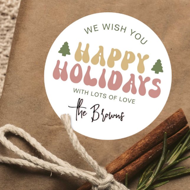 Adesivo Feliz presente de Natal no Groovy Retro (Add a bit of nostalgia to your gift wrapping with this retro colorful Happy Holidays sticker)