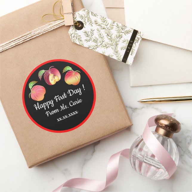 Adesivo Feliz Primeiro Dia, Bocando Maçãs Personalizadas (Presentear)