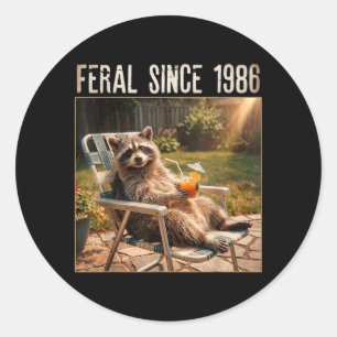 Adesivo Feral Desde 1986 Funny Raccoon Meme Vintage 40º