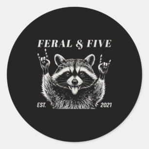 Adesivo Feral e cinco guaxinins engraçadas meninas de 5 an