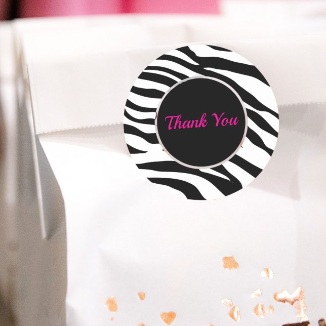 Adesivo Festa de aniversário safari de impressão branca-ne (Chic black white zebra print safari birthday party classic round sticker)