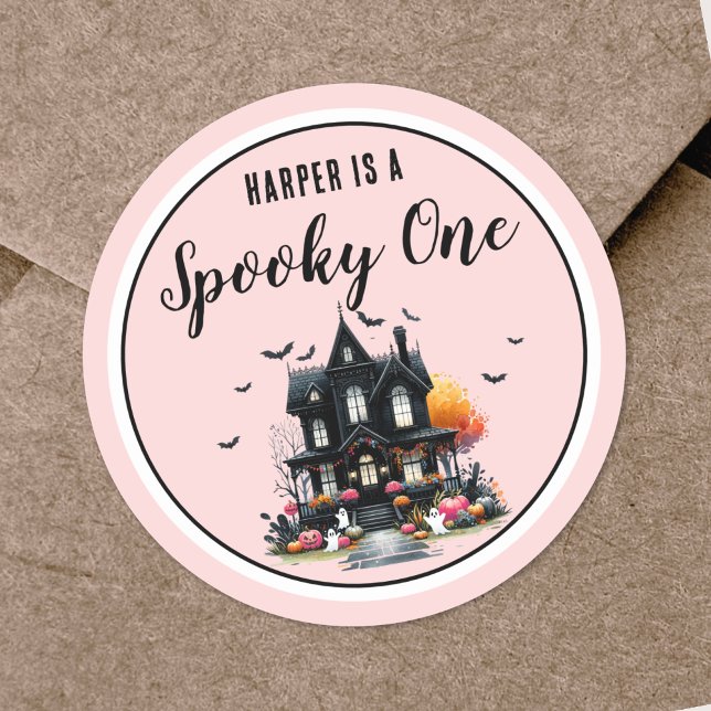 Adesivo Festa de primeiro aniversario de Dia das Bruxas Ro (Spooky One Pink Halloween 1st Birthday Party Classic Round Sticker)
